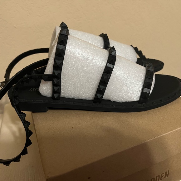 Steve Madden black gladiator sandals. - Picture 4 of 4
